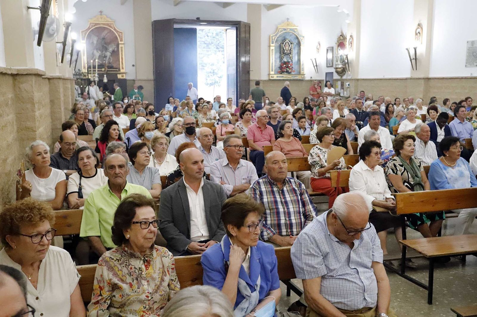 Misa de despedida por jubilación a don Feliciano Fernández Sousa, párroco del Sagrado Corazón de Jesús, en imágenes