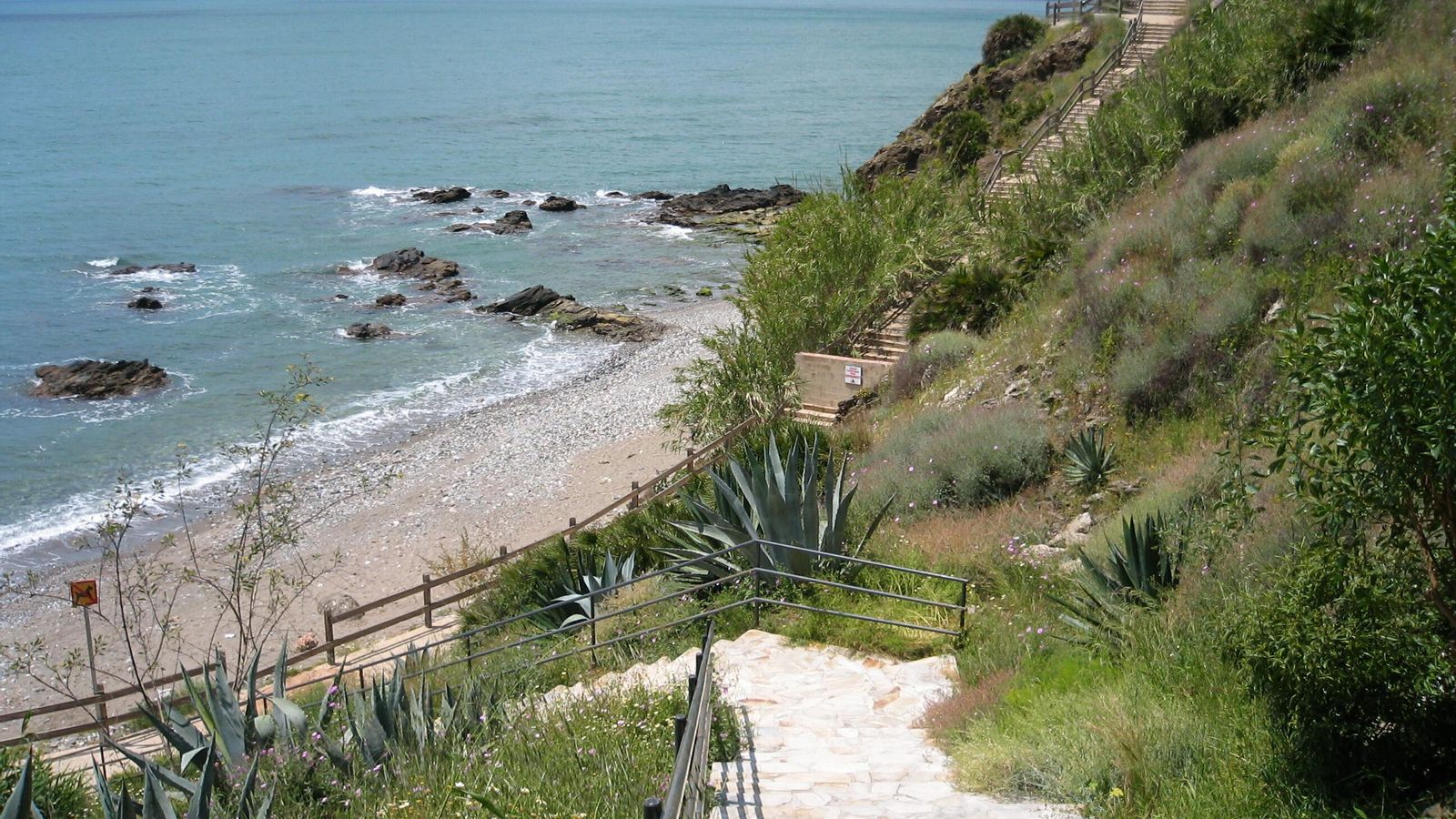 Bajar a Las Yucas es fácil. Subir después de un día de playa es más complicado. Bajar a Las Yucas es fácil. Subir después de un día de playa es más complicado.
