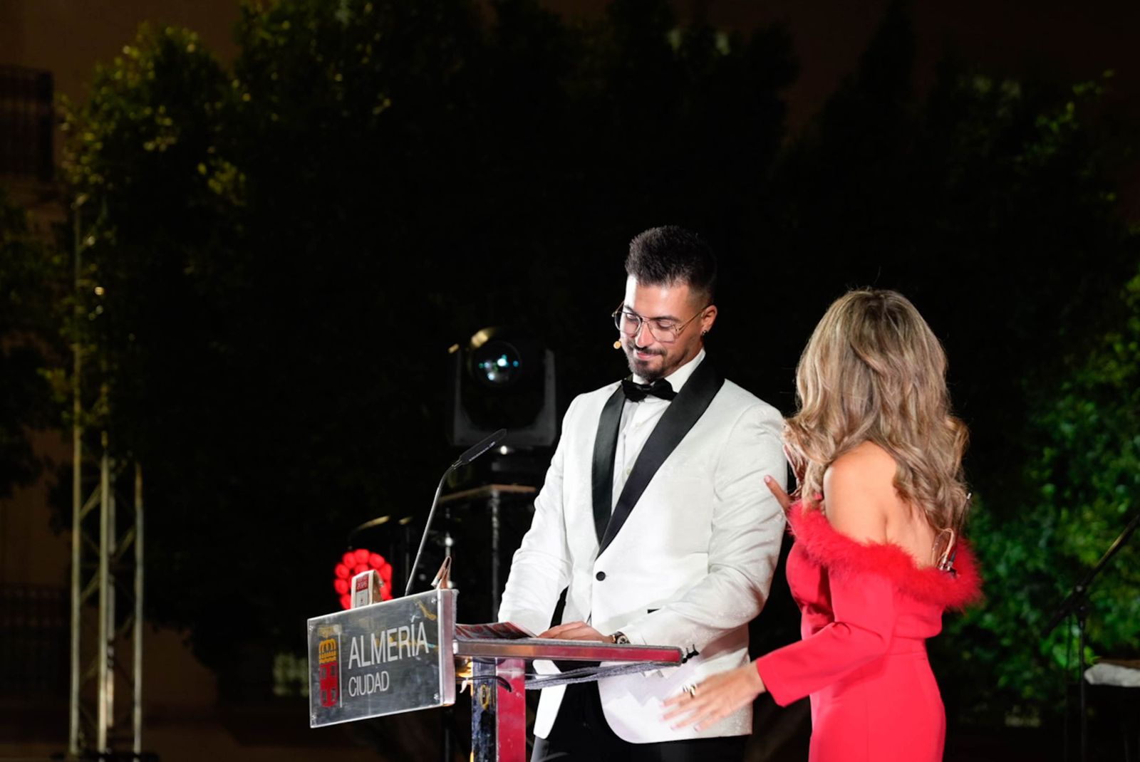 Almería despide con los 12 tomates cherry de la suerte el año 2025