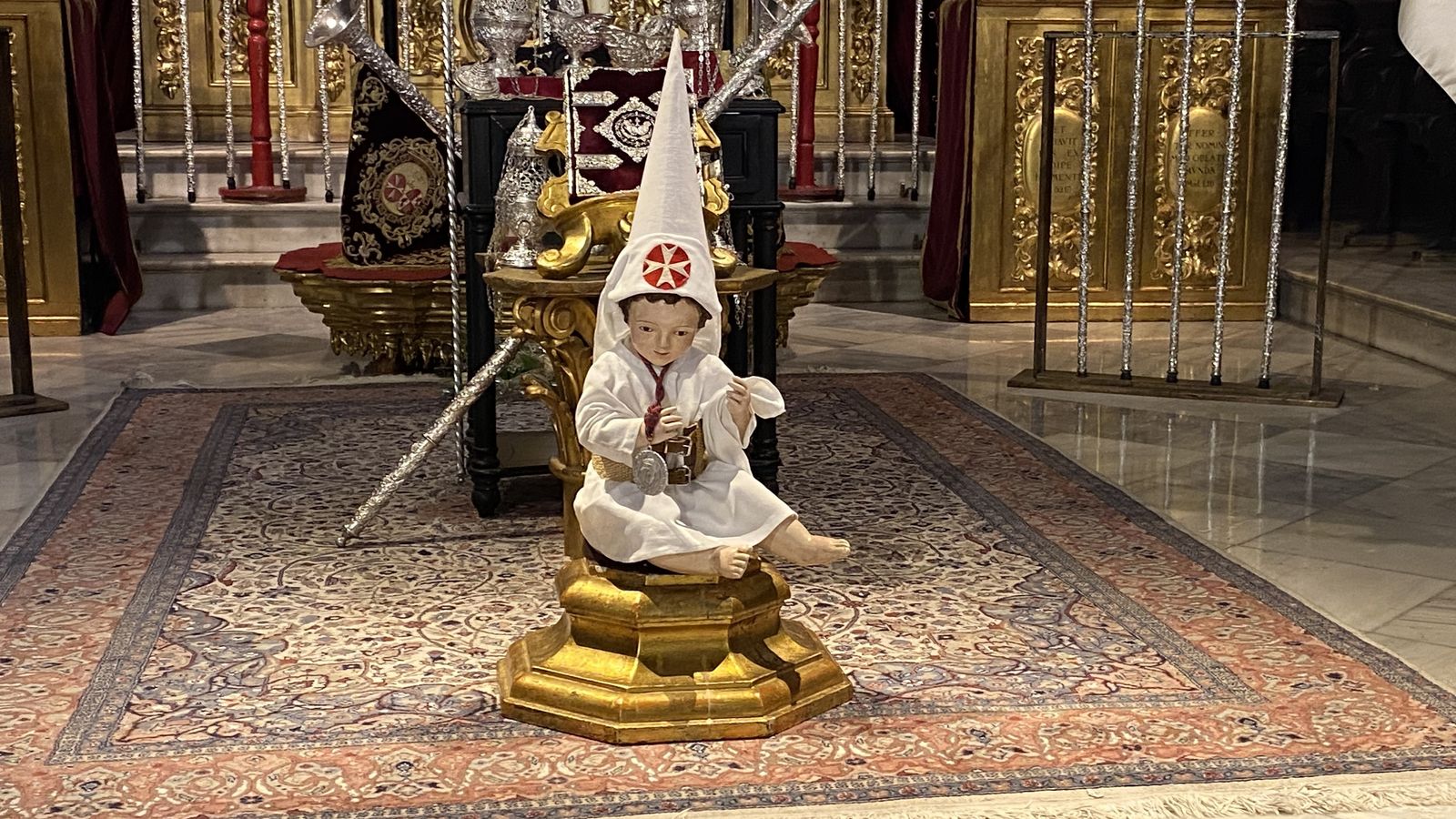 El Niño Jesús de la Amargura vestido de nazarenito