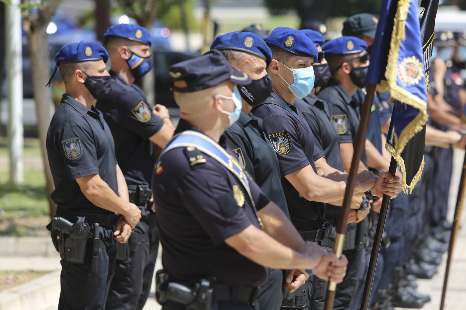 Fotos de la escultura que rinde homenaje a los policías fallecidos en Málaga