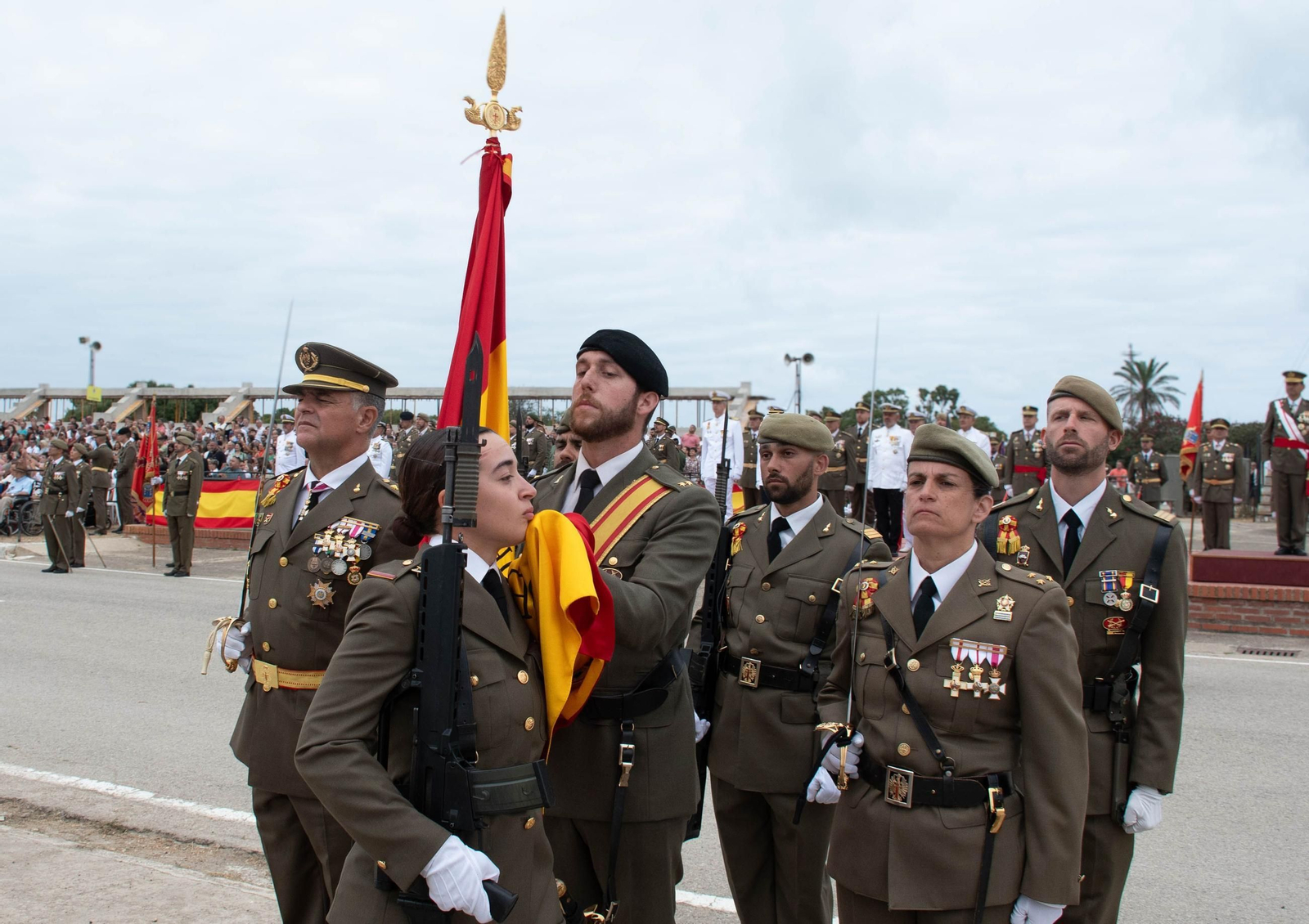 Imágenes de la jura de bandera del primer ciclo de 2025 en el Centro de Formación de Tropa 2 de San Fernando