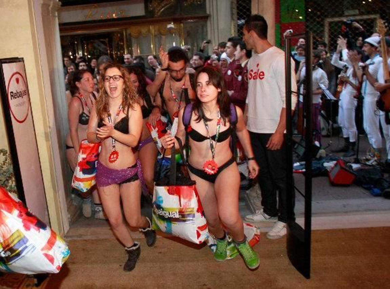 De rebajas, en ropa interior