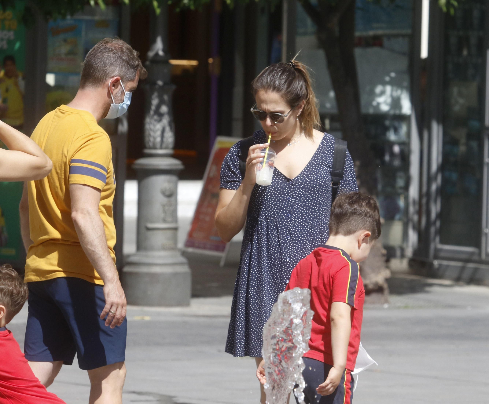 El primer día sin mascarilla en la calle en Córdoba, en fotografías