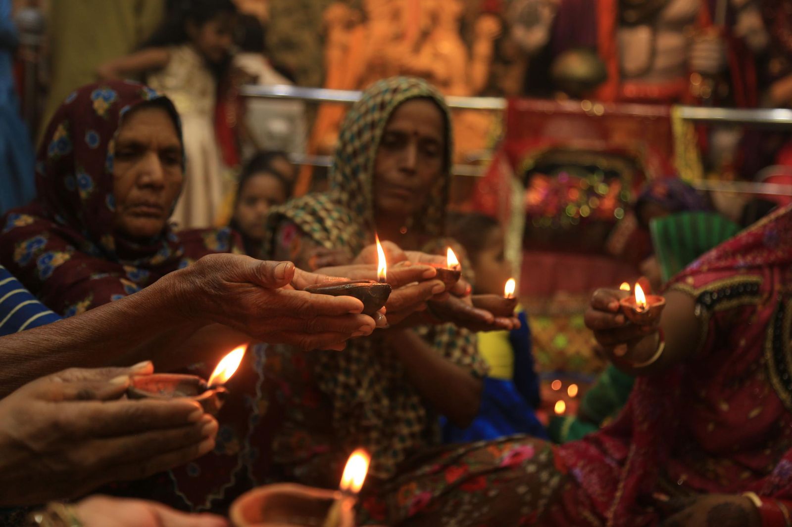 Las preciosas imágenes de la celebración del Diwali en India: un festival de luz y color