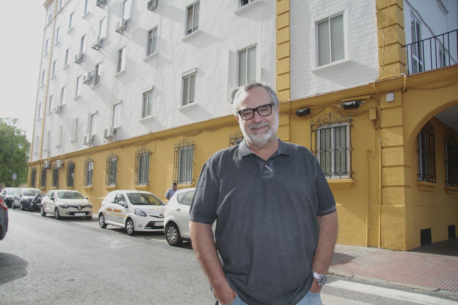 Antonio del Junco, junto a la calle Fotógrafo Antonio del Junco, perpendicular a Reina Mercedes.