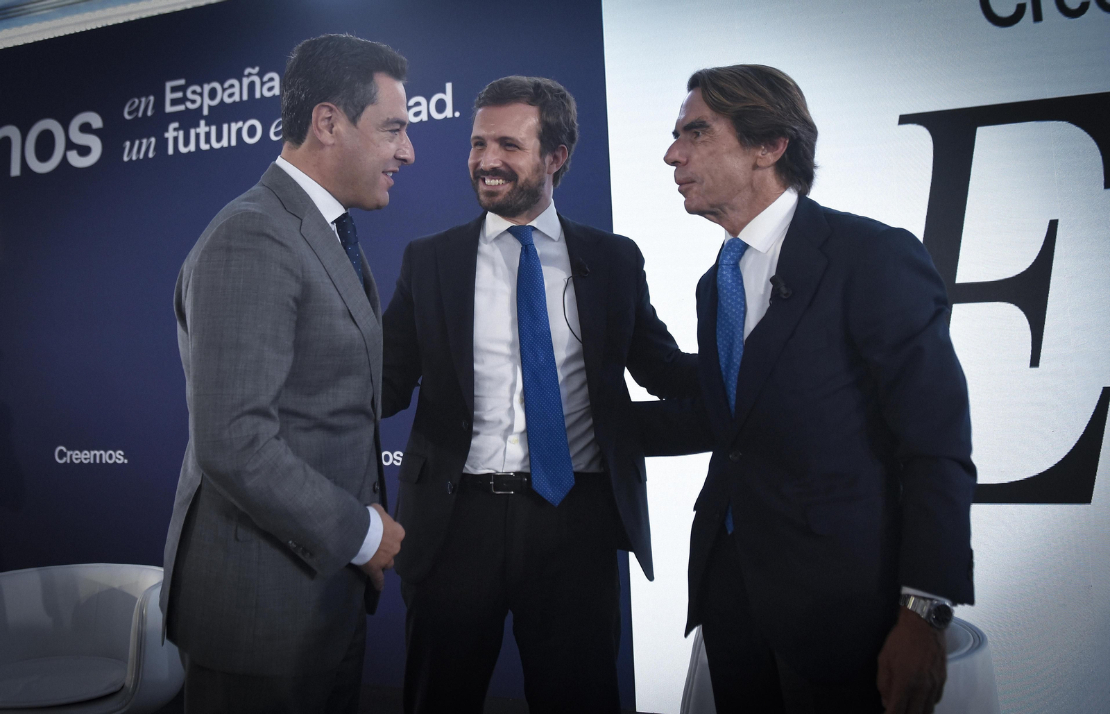 Aznar, Casado y Juanma Moreno, en septiembre pasado en Sevilla.