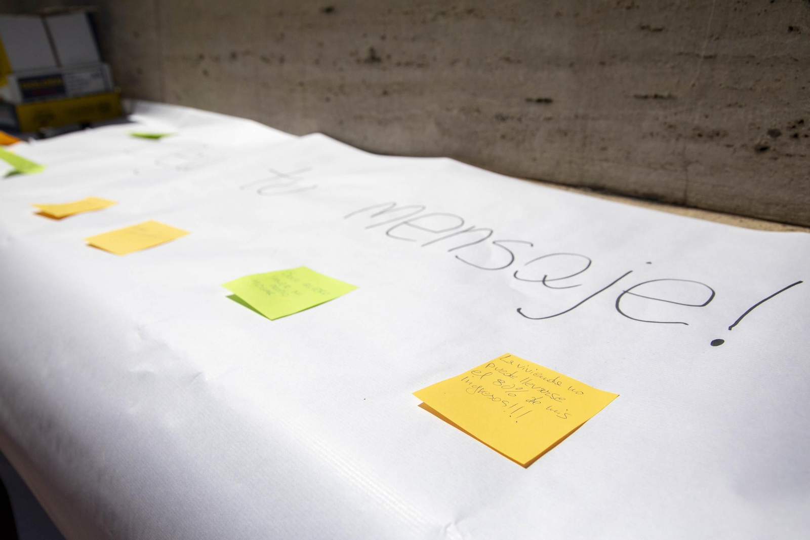 Imágenes de la manifestación en contra del negocio de la vivienda en Almería