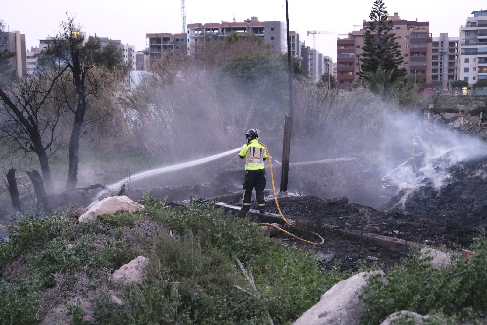 Fotogalería incendio descampado Vega de Acá. Almería