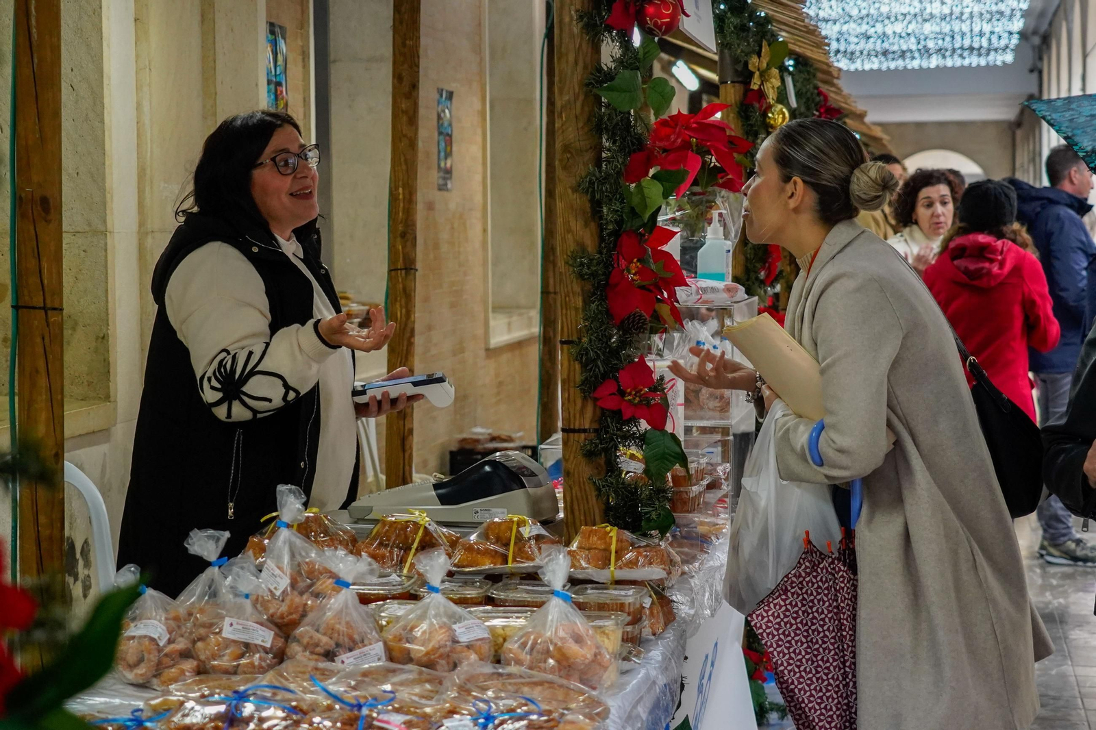 Imágenes de la inauguración del Belén y la XV&nbsp;Muestra de Dulces y Vinos Navideños de la provincia de Huelva en&nbsp;la&nbsp;Diputación