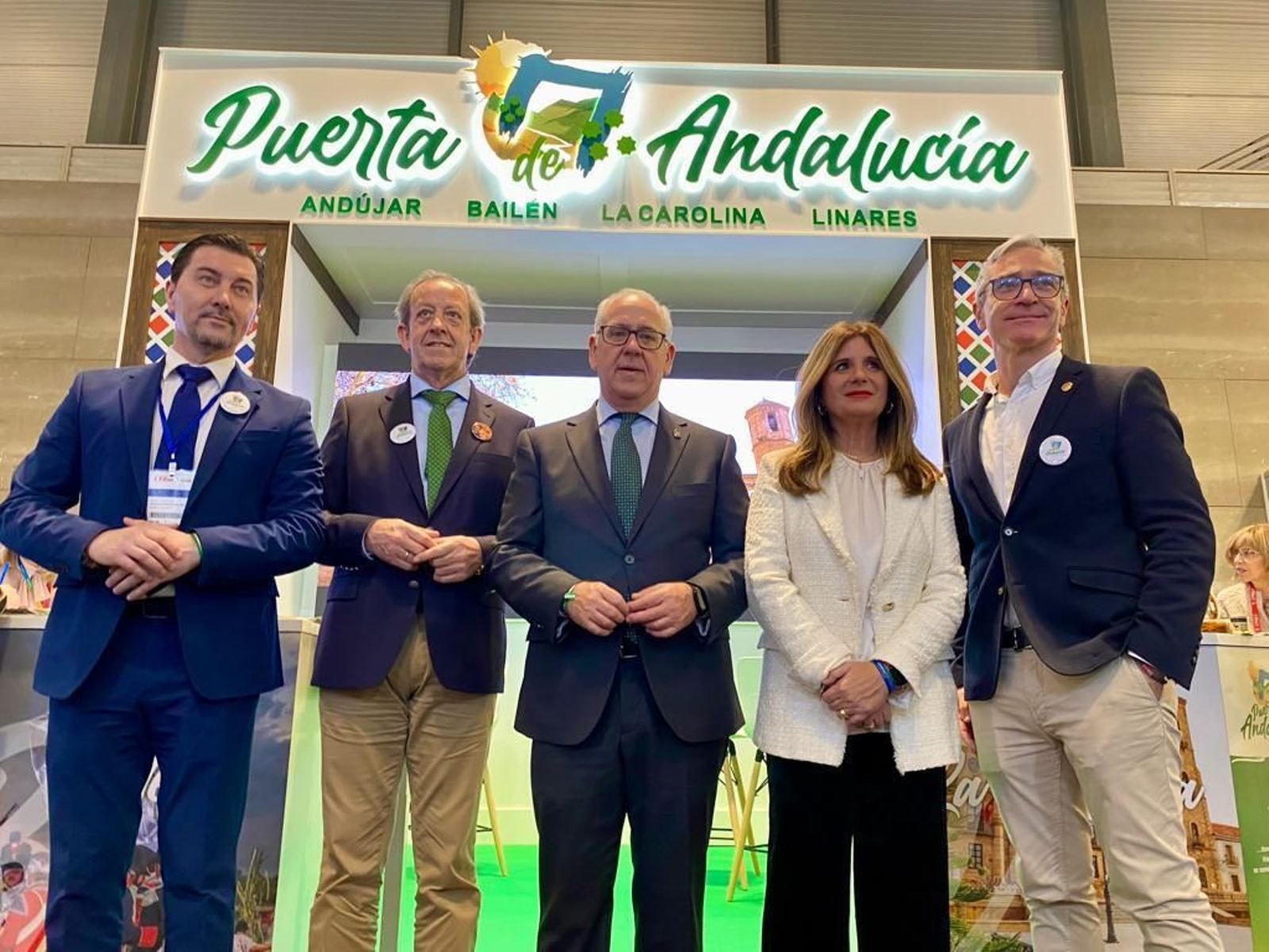 La alcaldesa de Linares, junto a los alcaldes de La Carolina, Andújar y Bailén, y el delegado del Gobierno de la Junta.