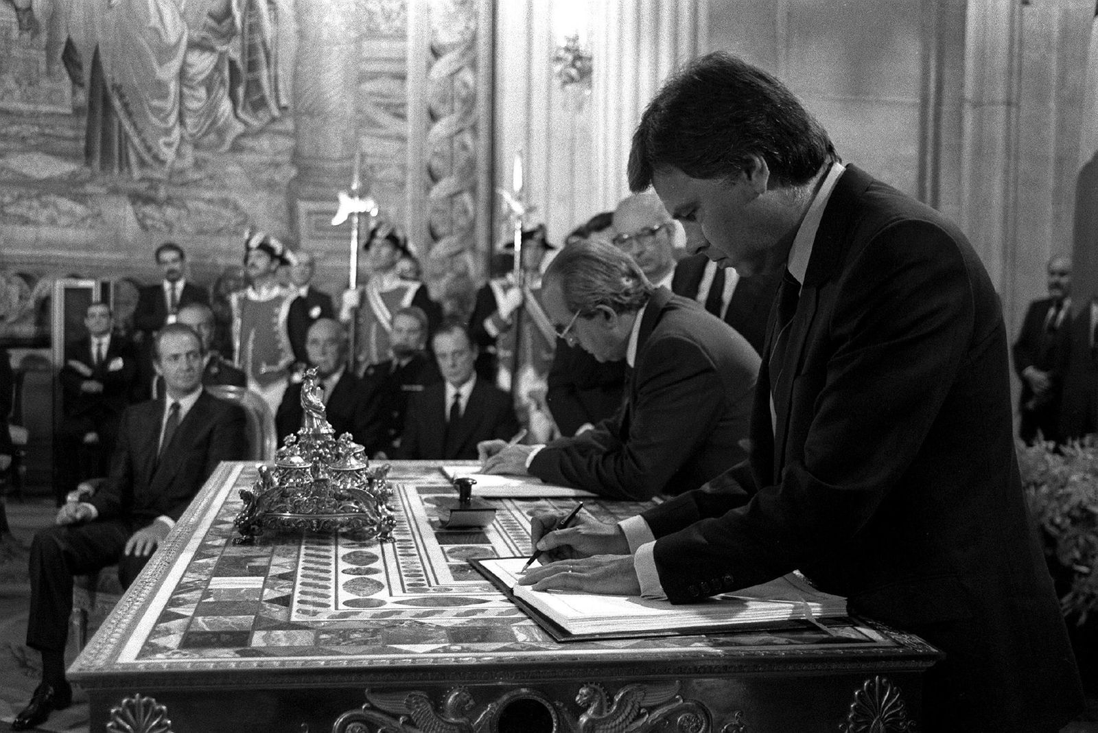 Firma de la adhesión de España a la Comunidad Económica Europea