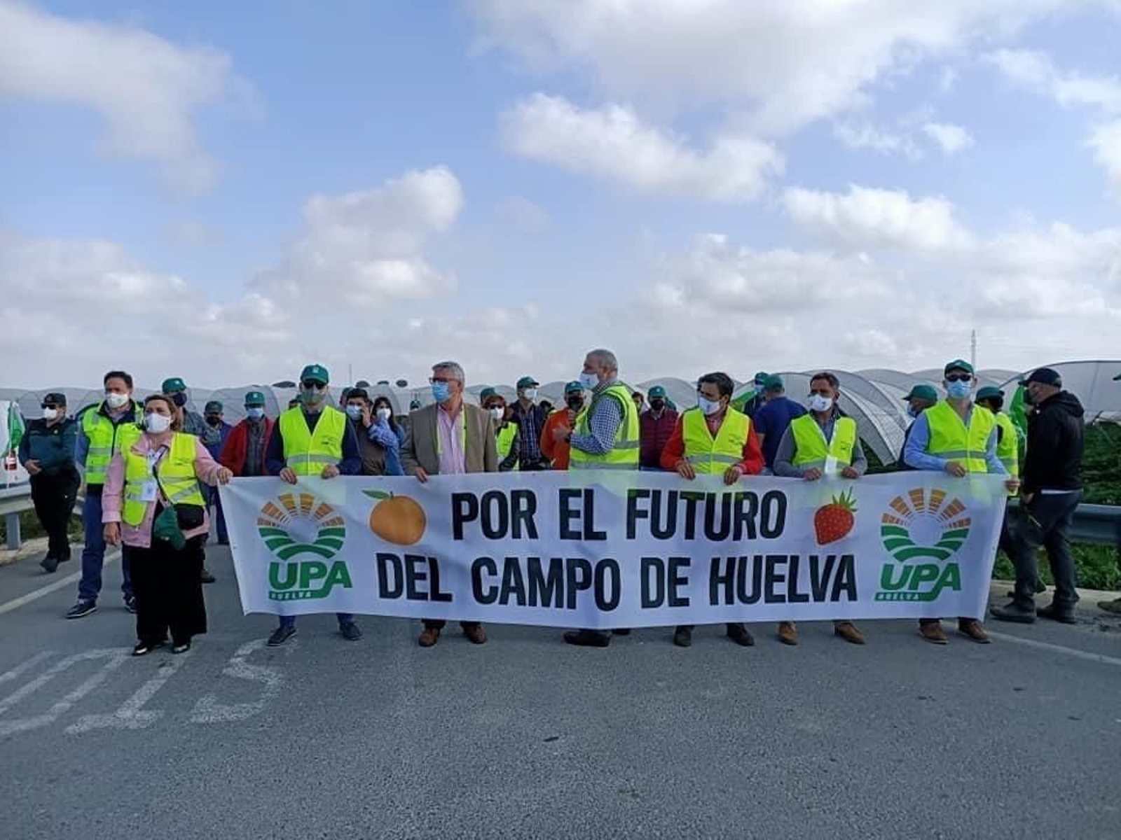 Cabecera de la concentración de agricultores celebrada en Moguer