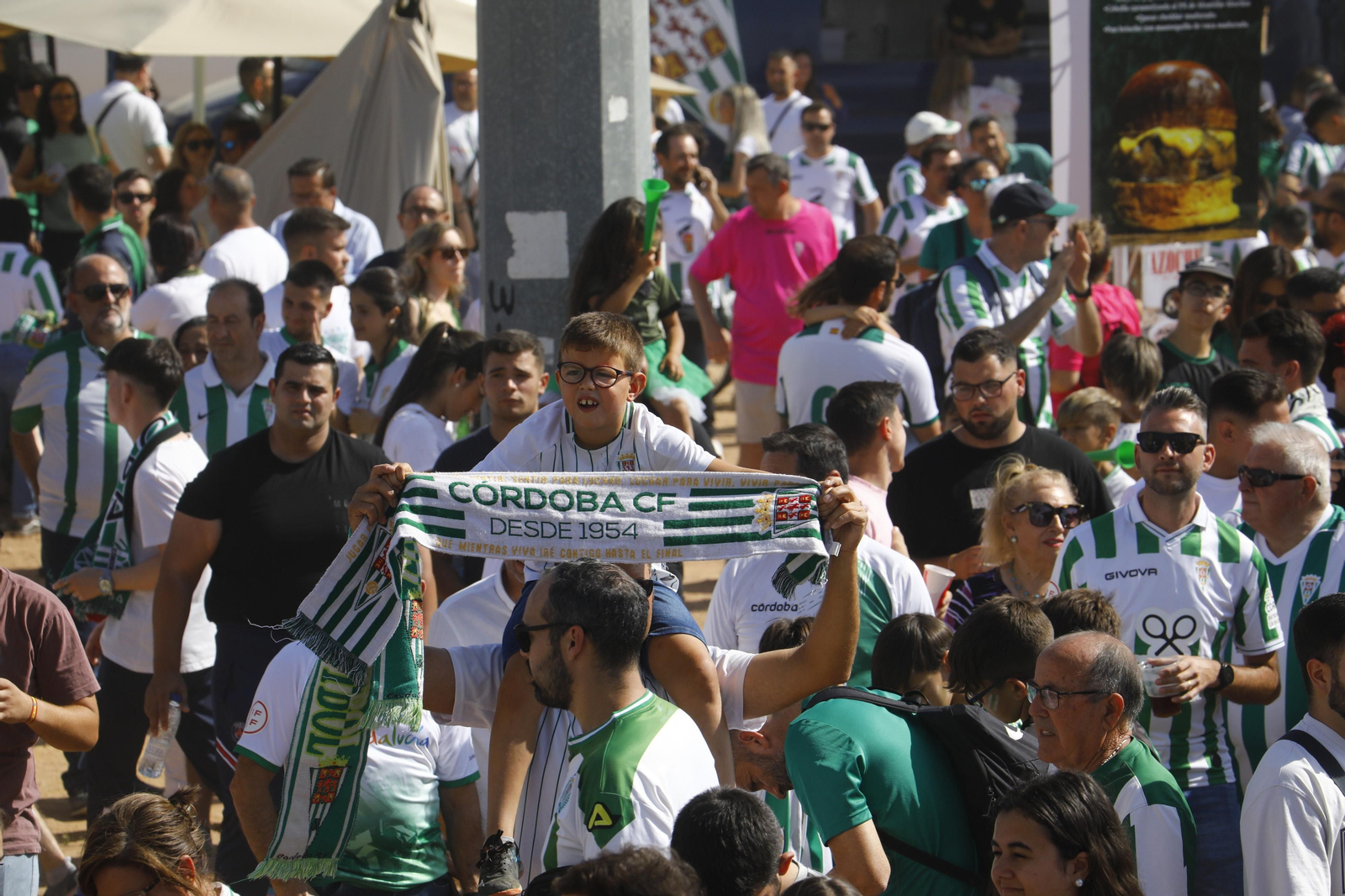 Las mejores fotos de la 'Fan Zone' del Córdoba CF antes del partido ante la Ponferradina