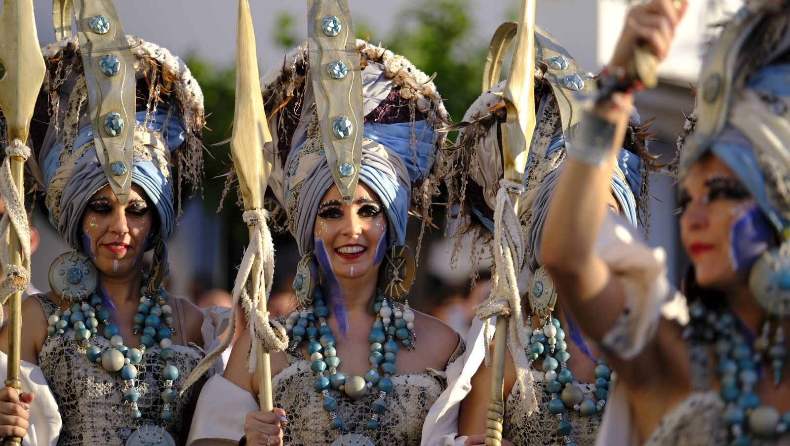 El espectacular desfile de Moros y Cristianos de Mojácar, en imágenes
