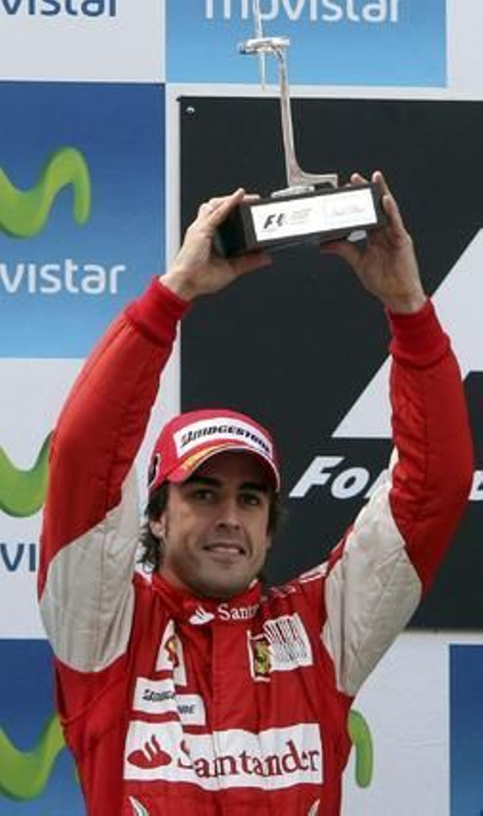 Fernando Alonso queda segundo en un Gran Premio dominado de principio a fin por el piloto de Red Bull Mark Webber. / EFE