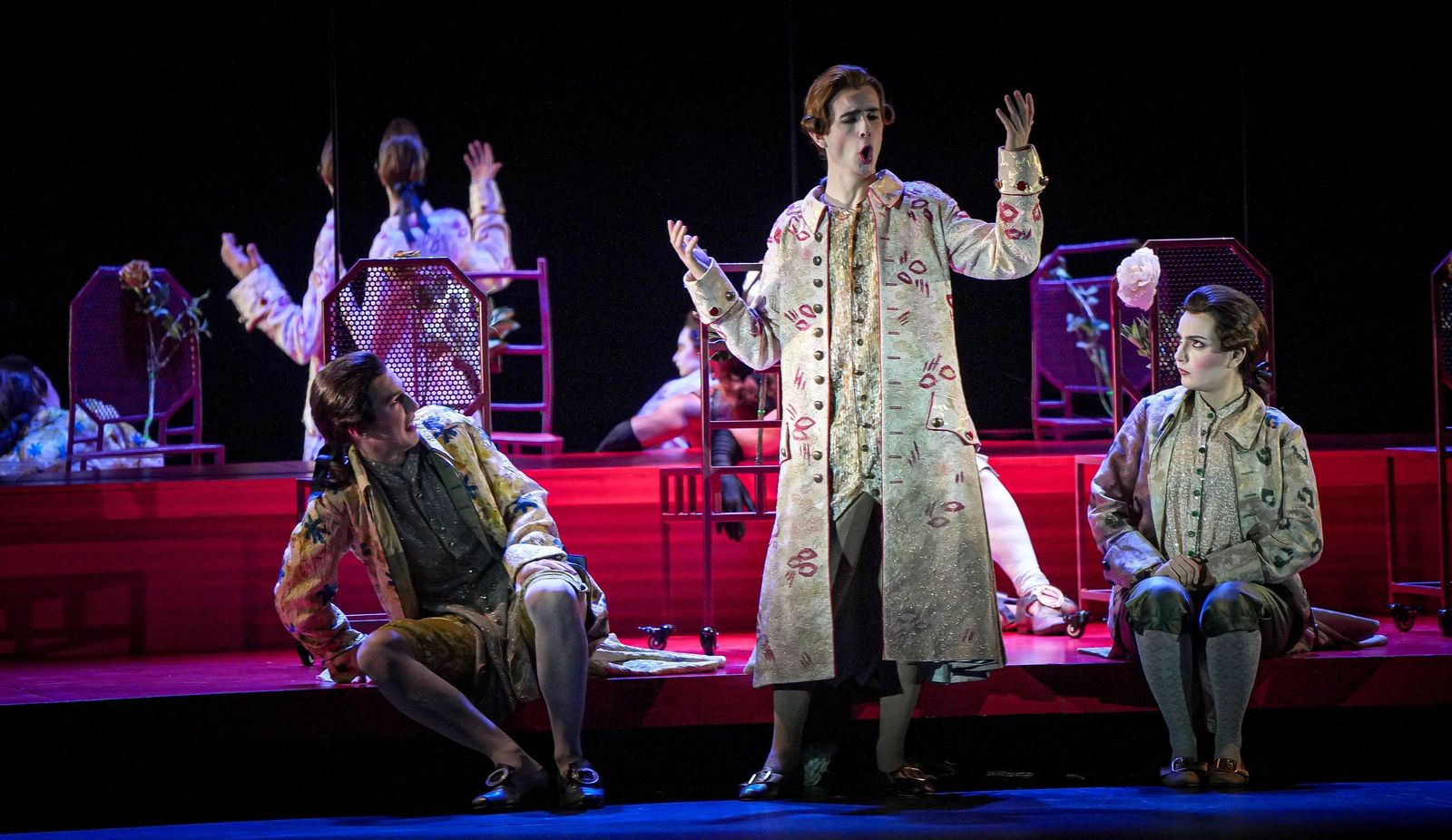 Imágenes de la ópera 'I Tre Gobbi' en el Teatro Villamarta