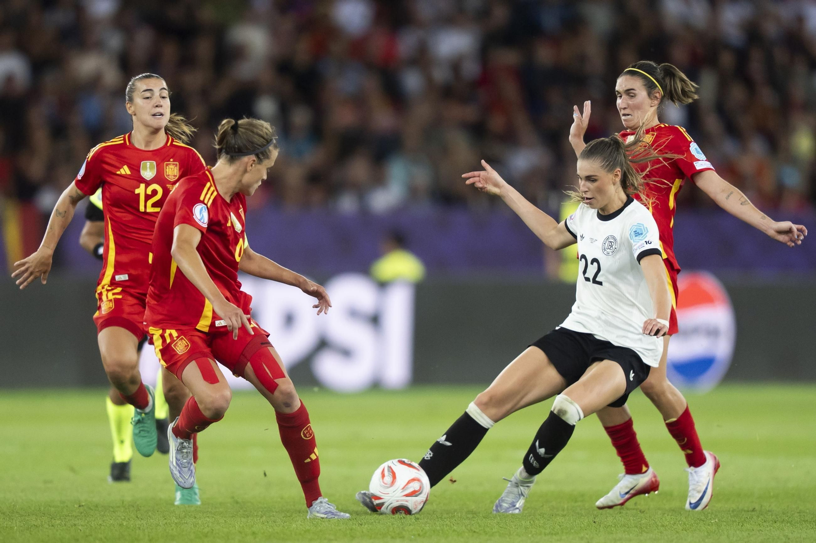 Las mejores imágenes de la semifinal Alemania-España de la Eurocopa femenina