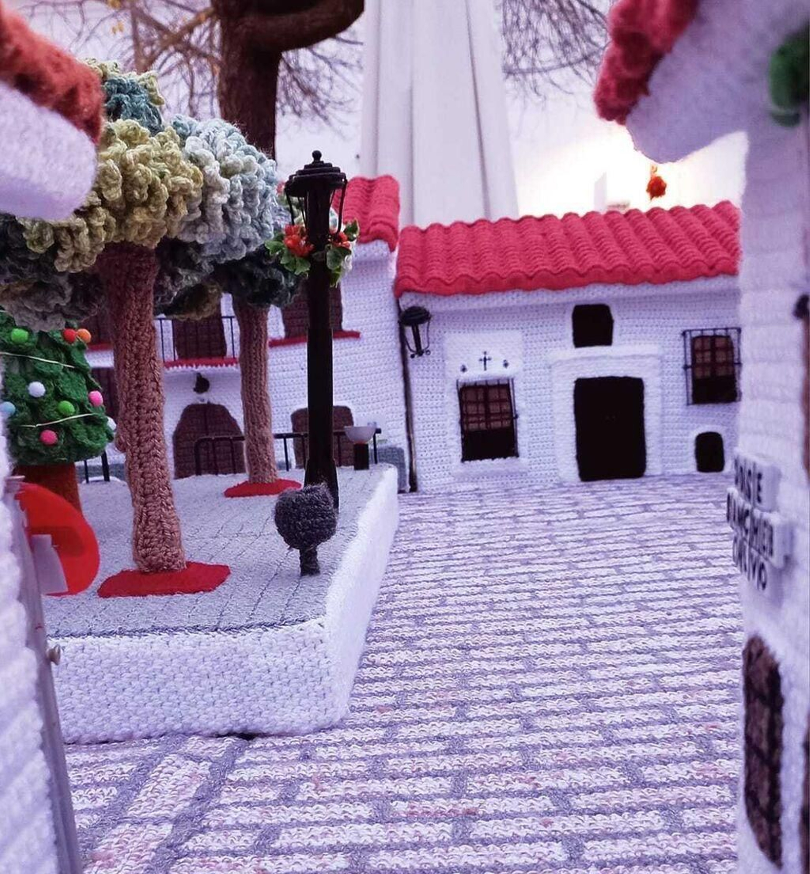 Castaño del Robledo: Un pueblo de ganchillo por Navidad