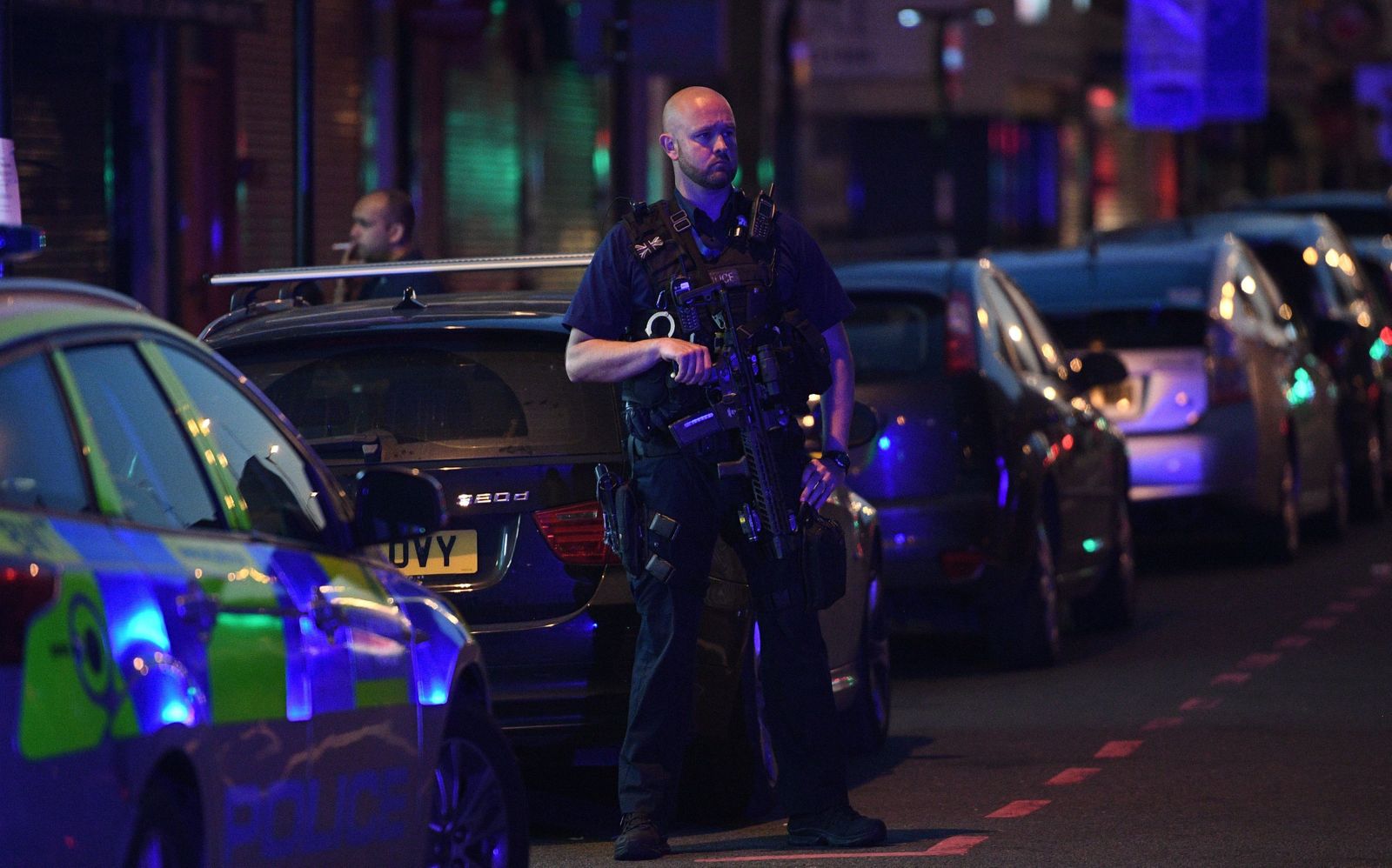 El atropello junto a la mezquita en el barrio londinense de Finsbury Park, en imágenes