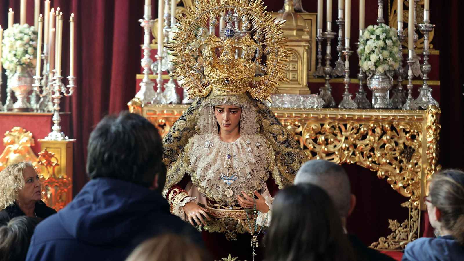 Imágenes de los besamanos y besapies del tercer domingo de cuaresma en Jerez