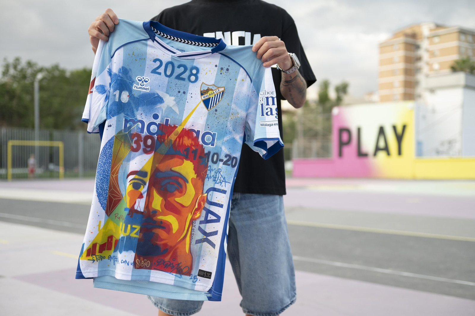 La camiseta especial de David Larrubia para celebrar la renovación