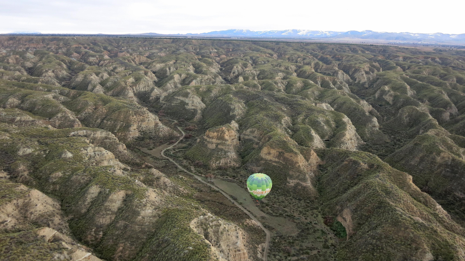 Las vistas del Geoparque de Granada desde un globo aerostático, en imágenes