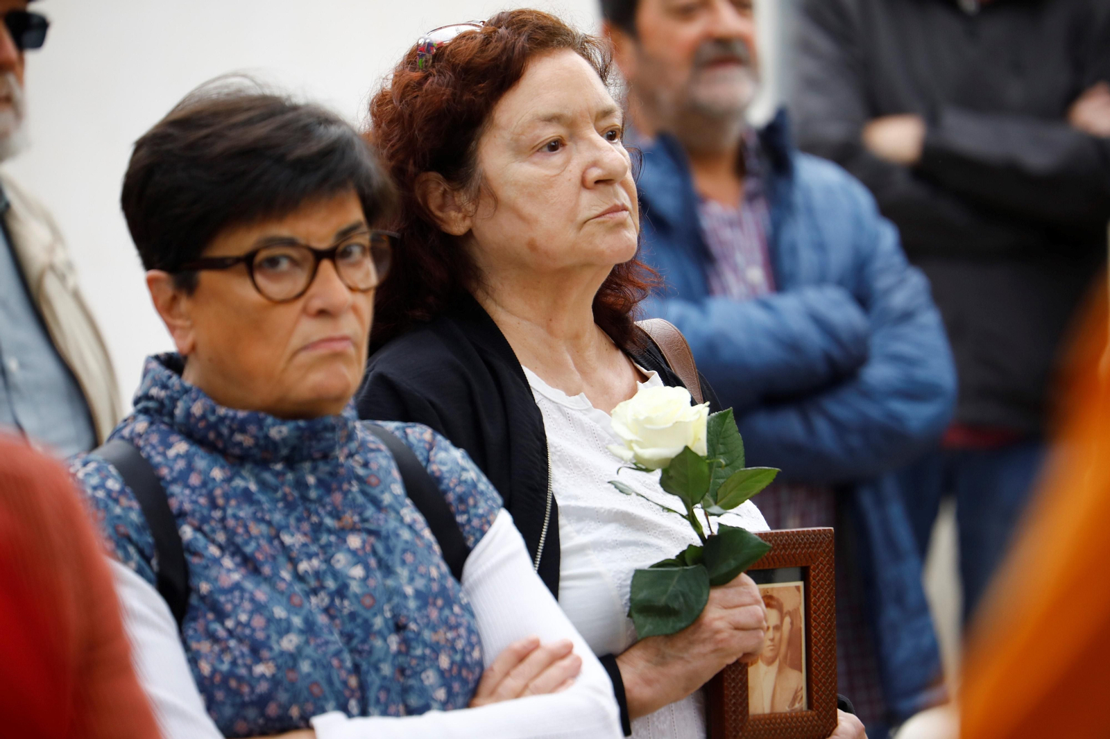 El acto de homenaje previo a las exhumaciones de las fosas en la Salud, en imágenes