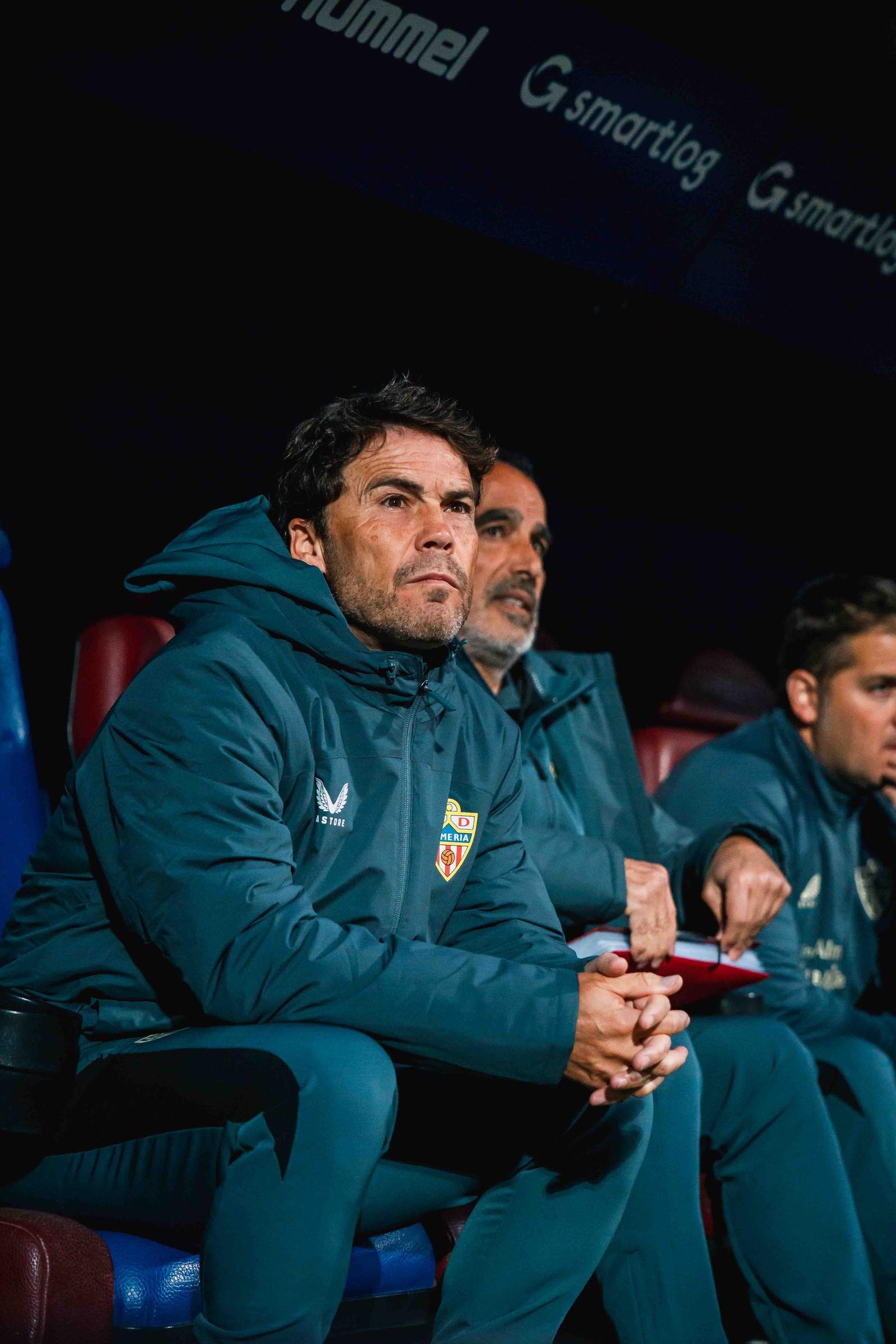 Rubi sentado en el banquillo de Ipurúa antes del comienzo del encuentro ante el Eibar de este viernes.