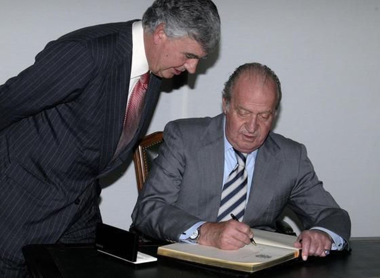 El rey Juan Carlos inaugura la ampliación de la refinería de Cepsa La Rábida. / Mario Clauss
