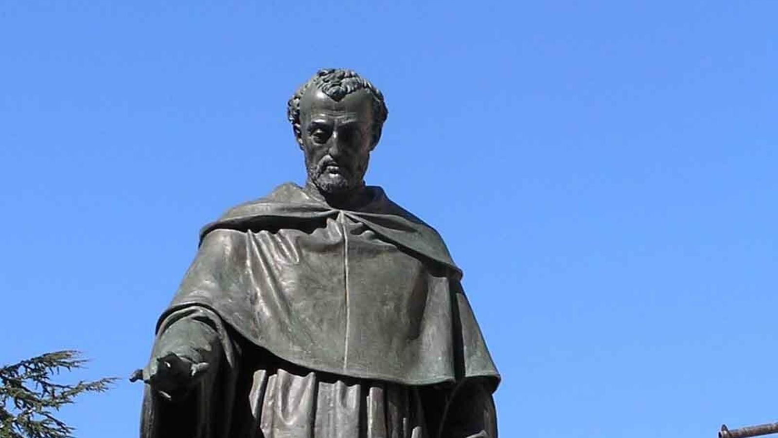 Estatua de Fray Luis de León.