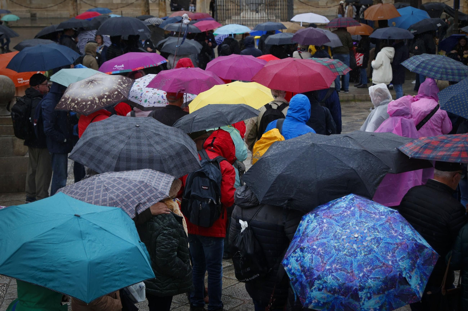 Otro día de frío y lluvia en Sevilla
