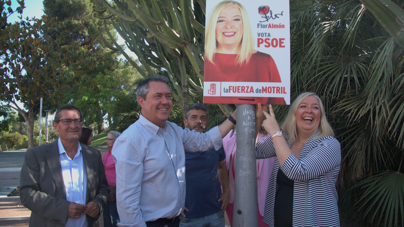 Entrena, Espadas y Almón durante un paseo informativo por Motril