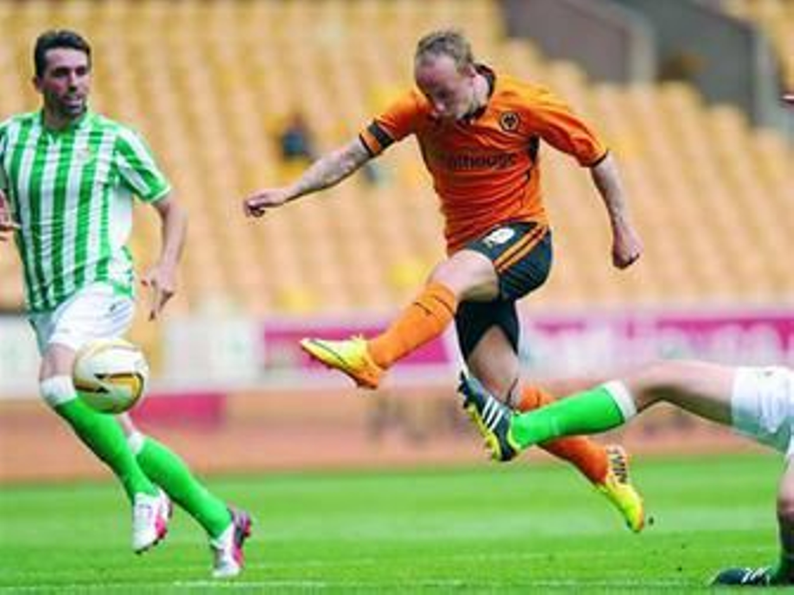 Griffiths dispara a puerta en presencia de Jordi Figueras.