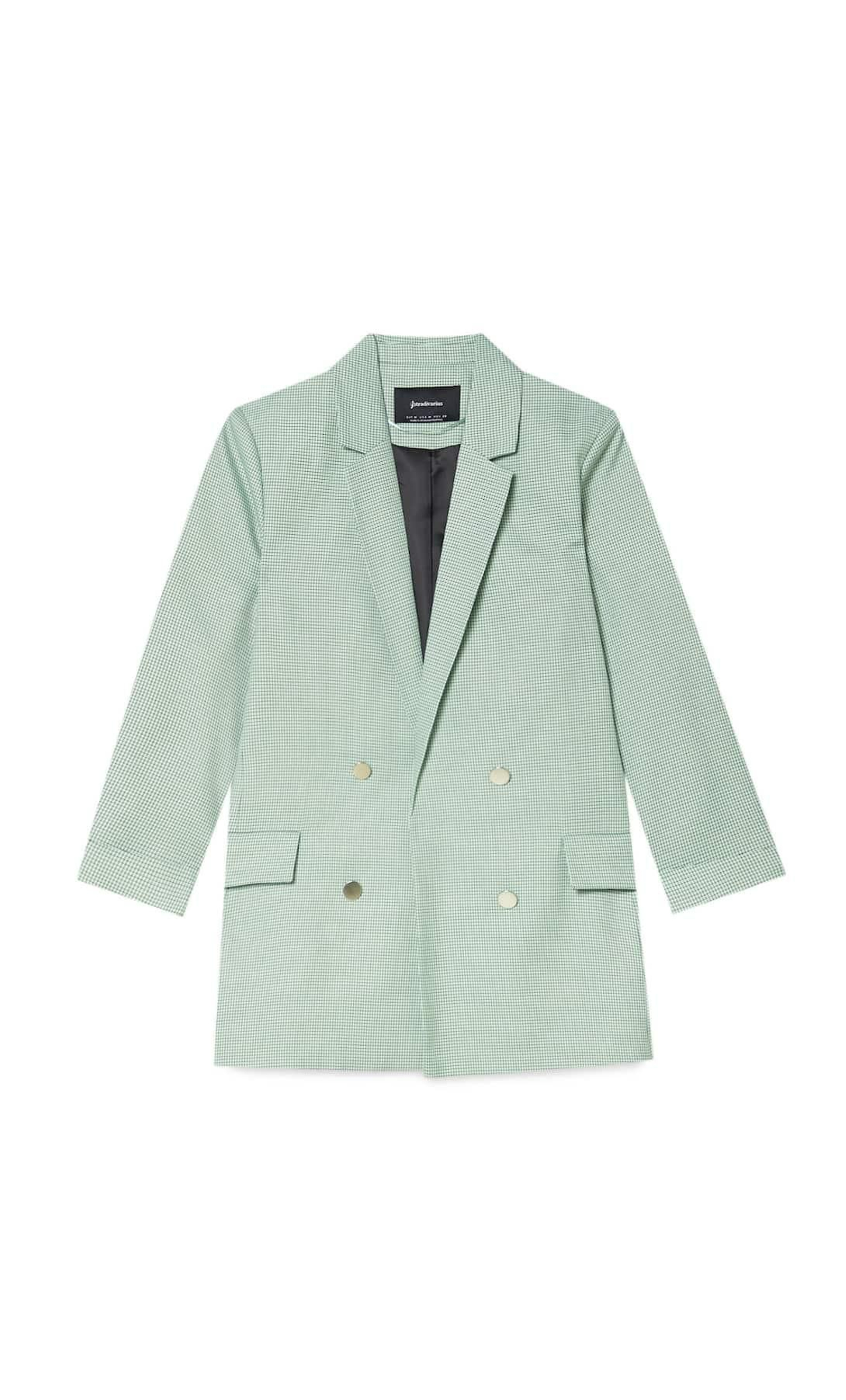 Chaqueta de cuadros verdes y doble botonadura de Stradivarius.