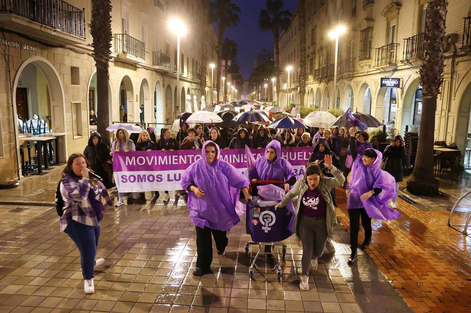 Imágenes de la manifestación del 8M en Huelva