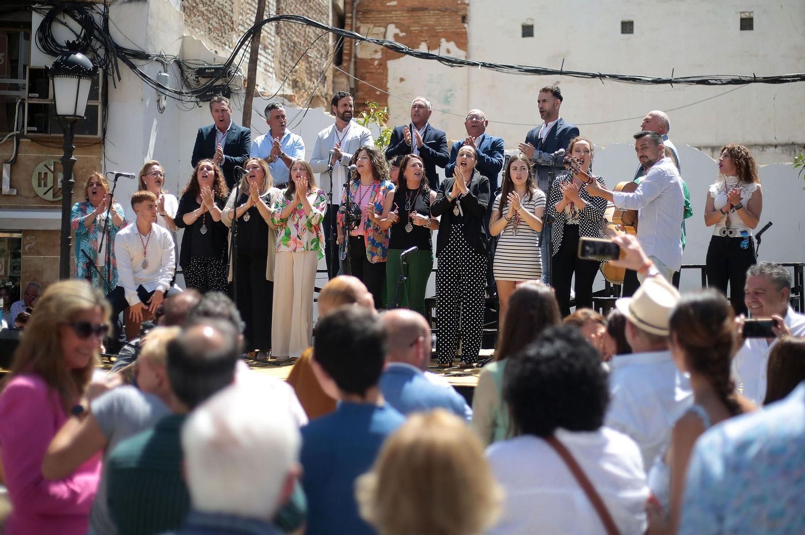 Imágenes del descubrimiento de la escultura en honor a Joseli Carrión