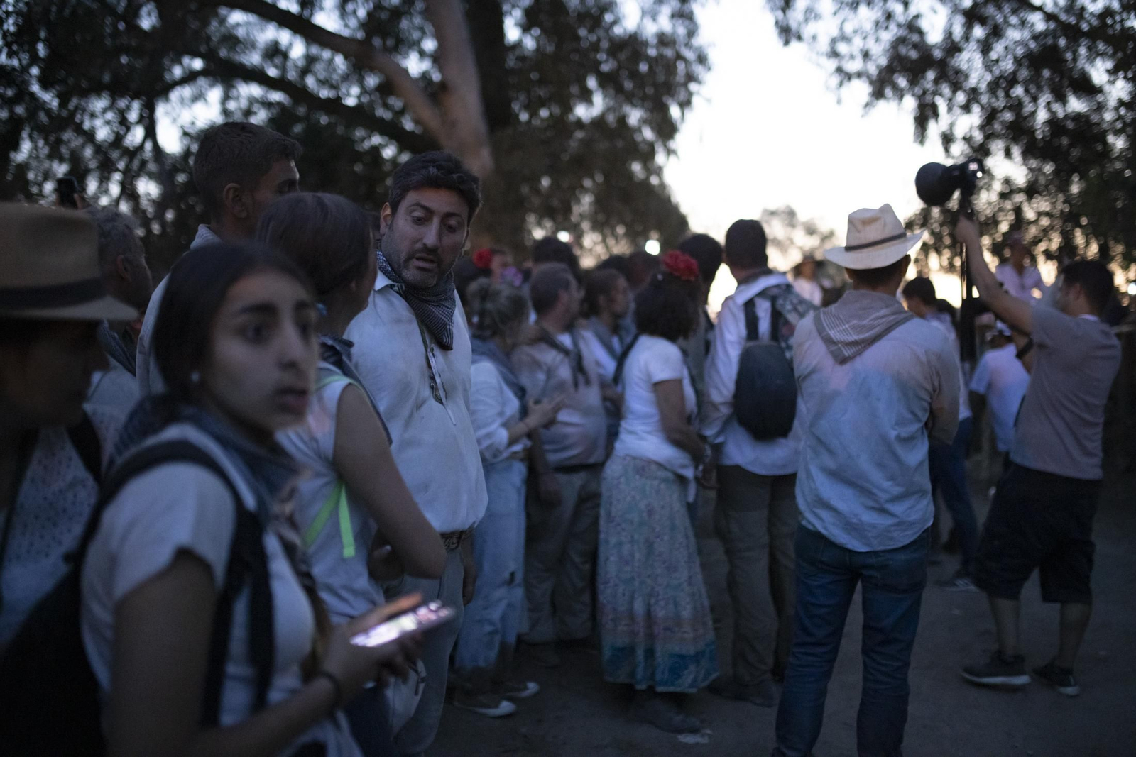 El Rocío 2023: Imágenes de la entrada de la Hermandad de Huelva en El Rocío