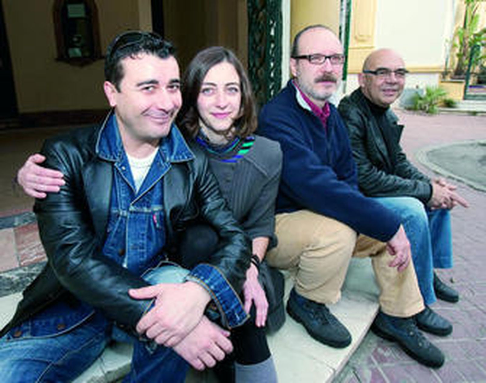 Los actores Juanjo Macías, Rocío Borrallo y Luis Ruiz-Medina, junto a Juan Dolores Caballero.