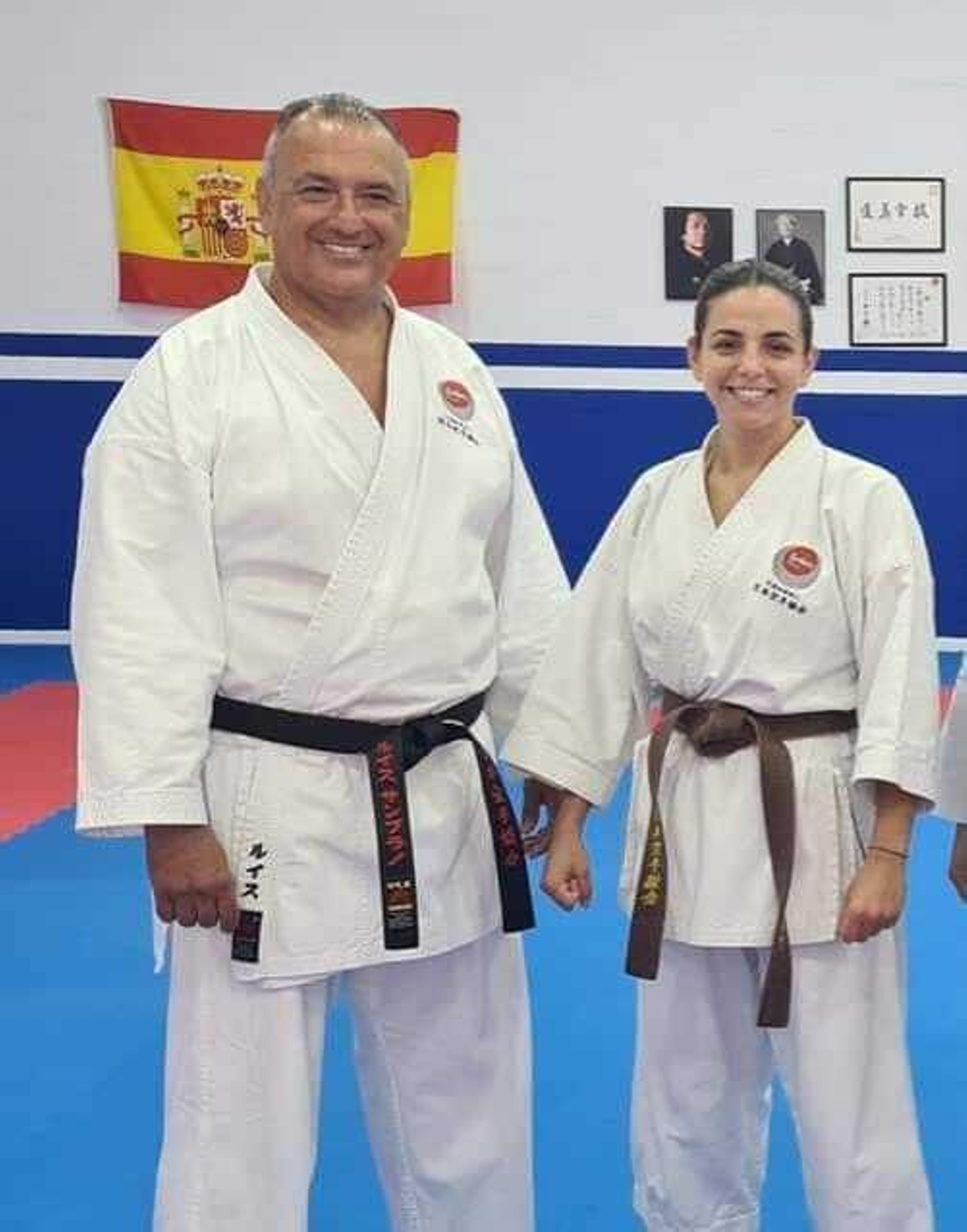Lucía Calvente, subcampeona de España y clasificada para el Europeo y el Mundial, junto a su sensei Luis Zambrano. Lucía Calvente, subcampeona de España y clasificada para el Europeo y el Mundial, junto a su sensei Luis Zambrano.