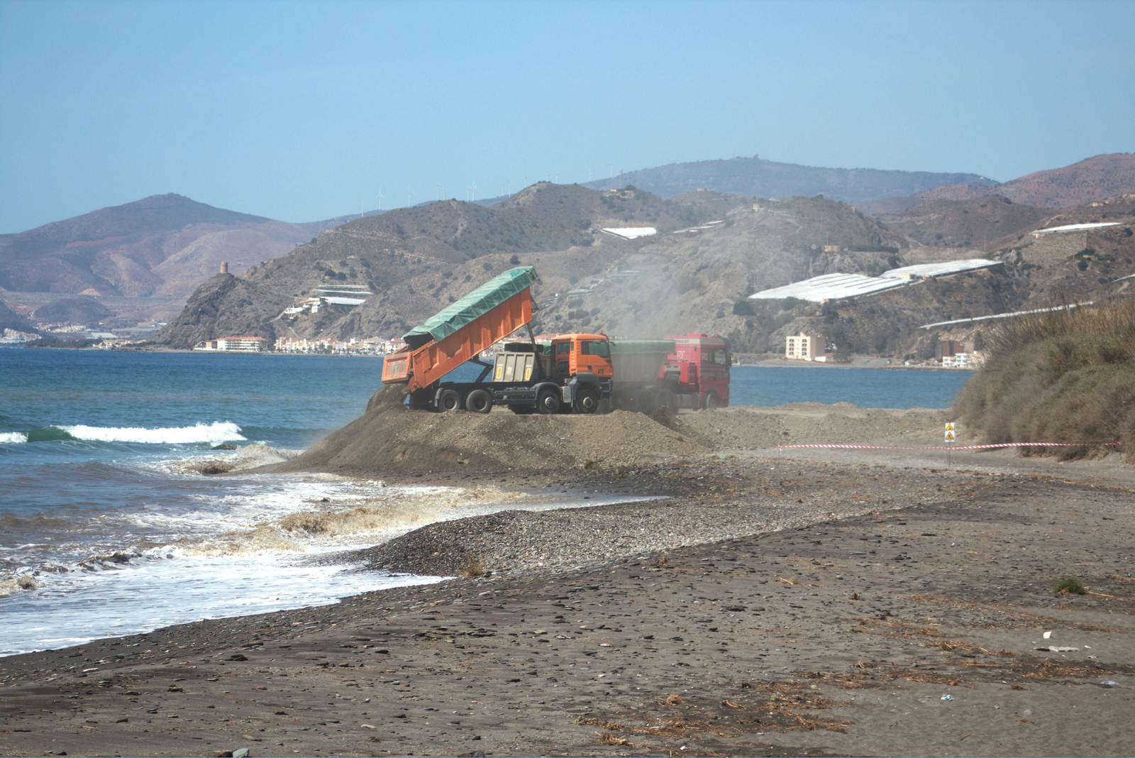 Costas  inicia las obras de emergencia en las playas afectadas por los últimos temporales en el litoral de Granada
