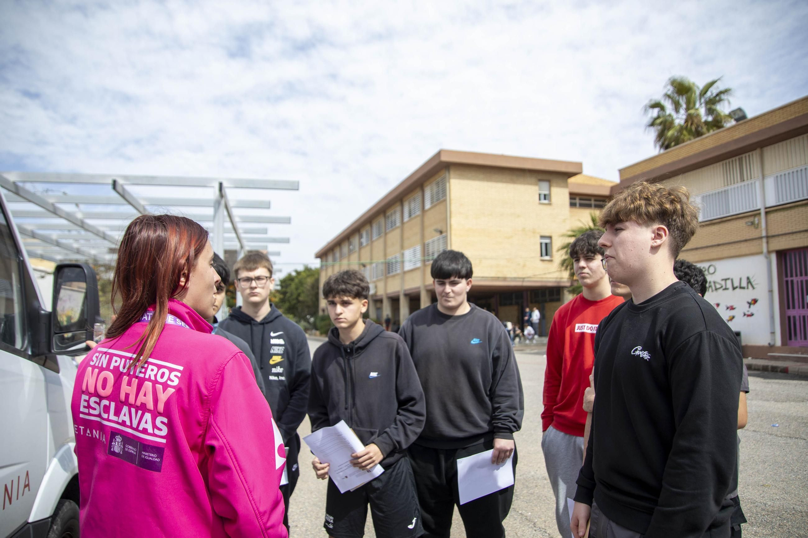 Sensibilización sobre la trata de mujeres en el IES Maestro Padilla de Almería, en imágenes