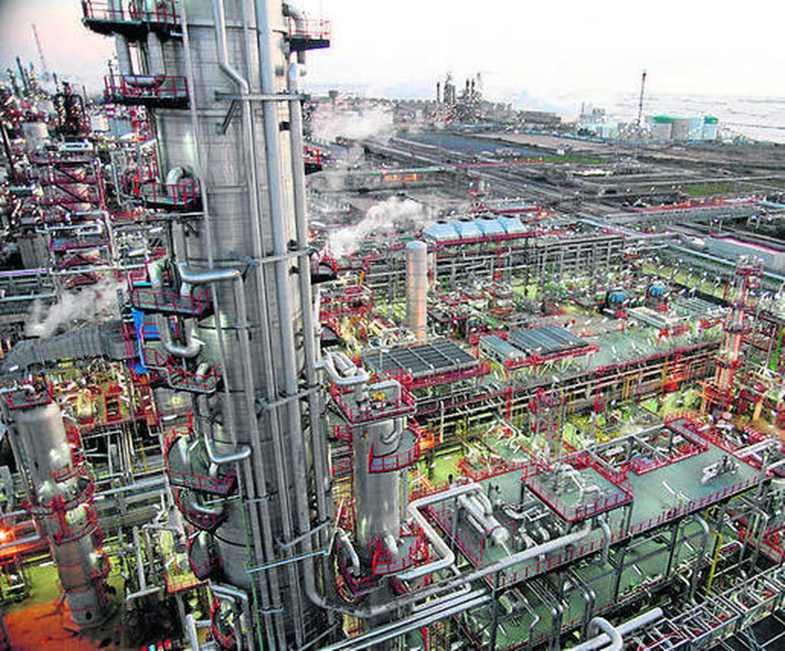 Refinería de Cepsa en Huelva. / ESPÍNOLA