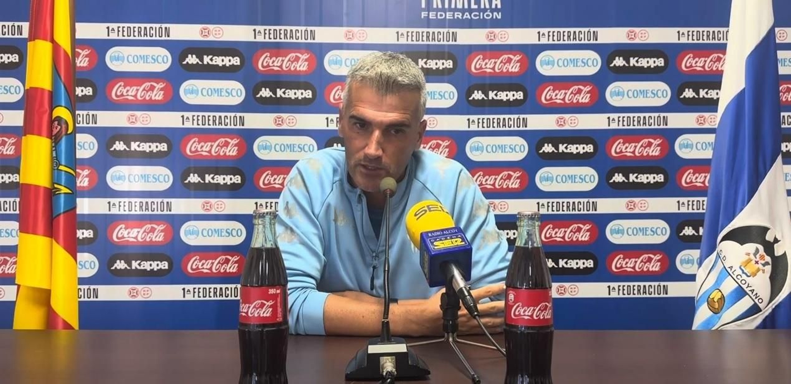 Vicente Parras, entrenador del Alcoyano, en rueda de prensa.