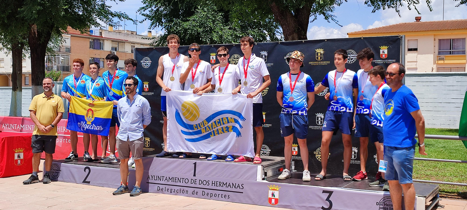 El CN Jerez se colgó la medalla de oro en relevos 4x50 m Libres y Estilos. El CN Jerez se colgó la medalla de oro en relevos 4x50 m Libres y Estilos.