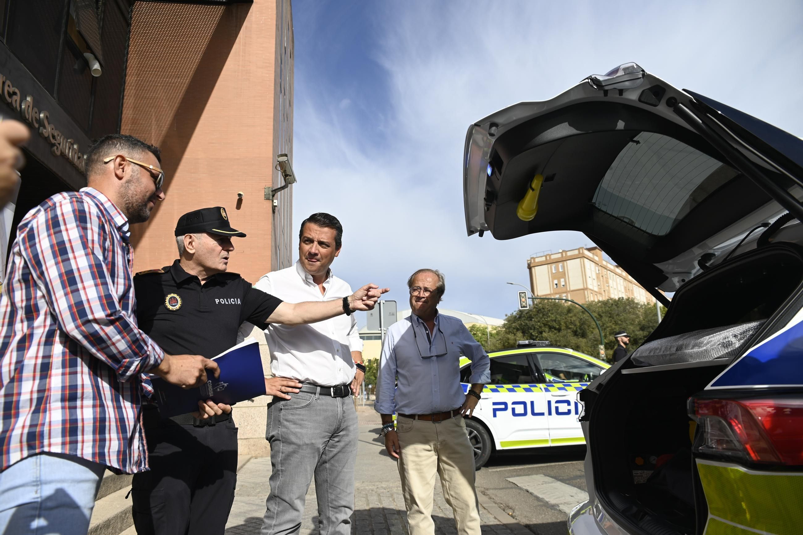 Los nuevos coches de la Policía Local de Córdoba, en imágenes