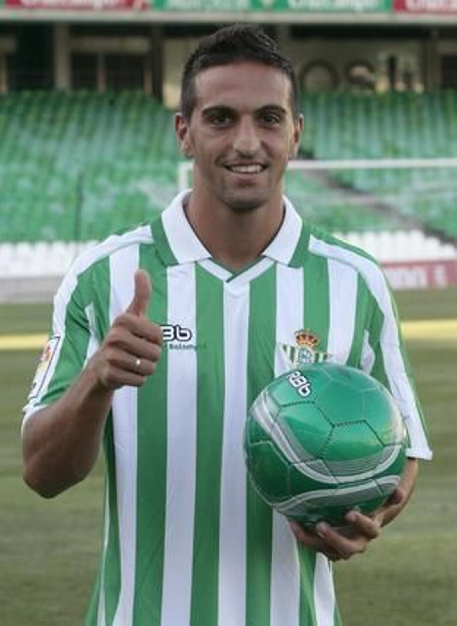 El portugués durante su presentación como nuevo jugador verdiblanco.

Foto: Juan Carlos Muñoz