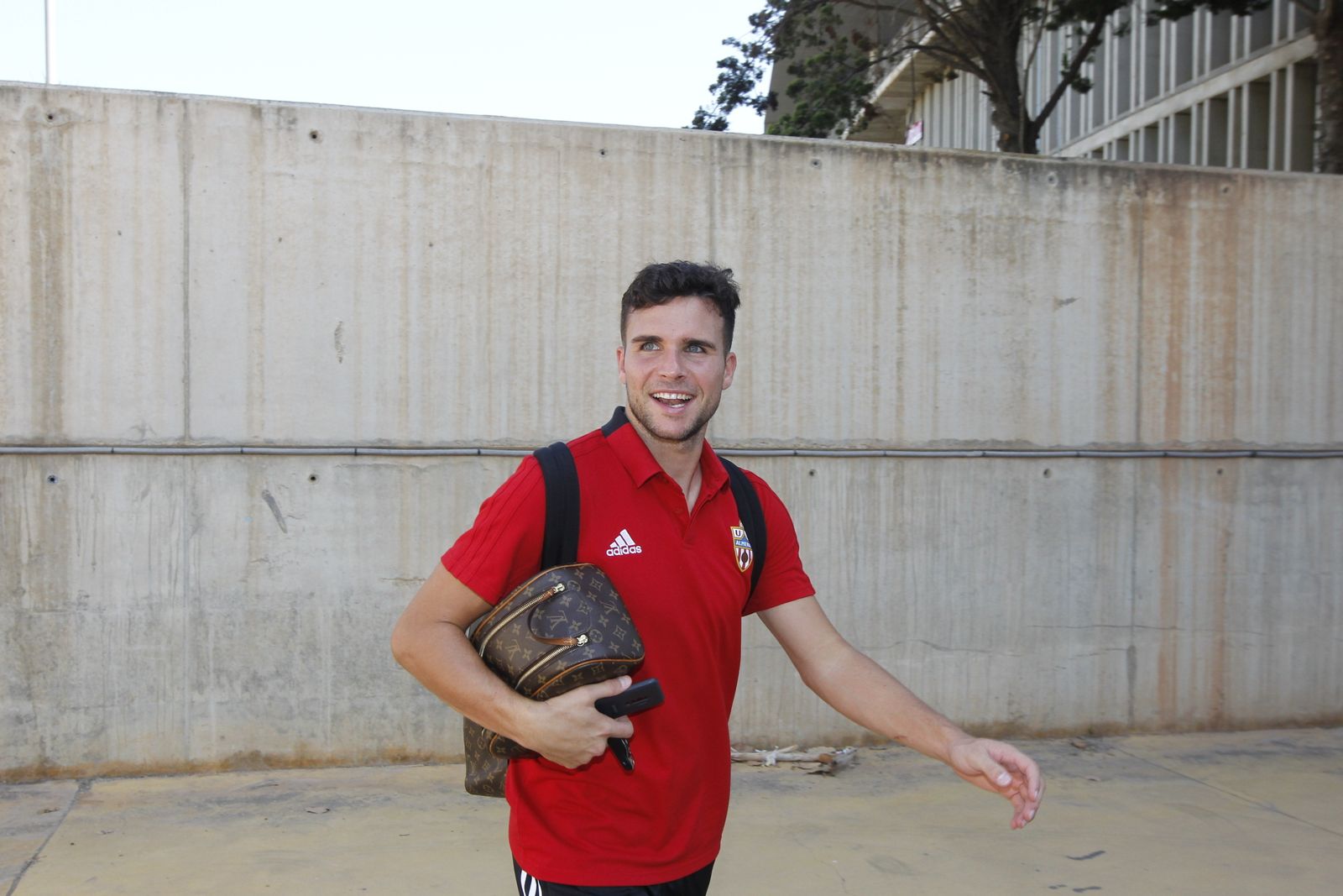 Fotogalería salida jugadores U.D. Almería con destino San Pedro del Pinatar