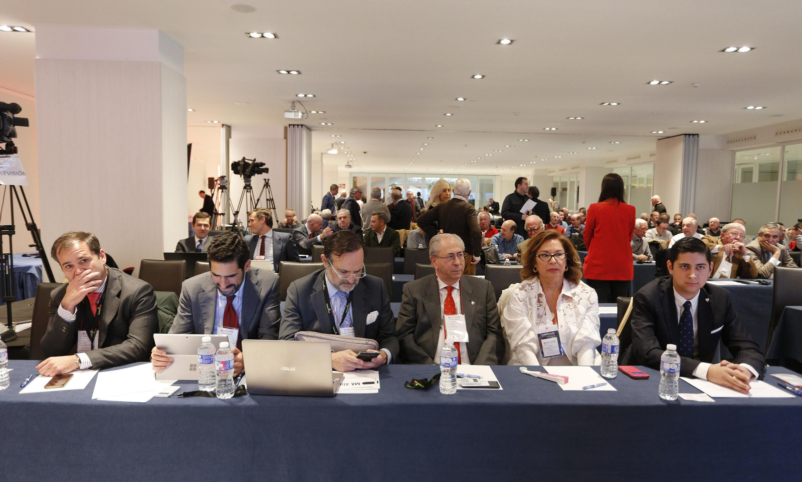 La Junta General del Accionistas del Sevilla FC, en imágenes