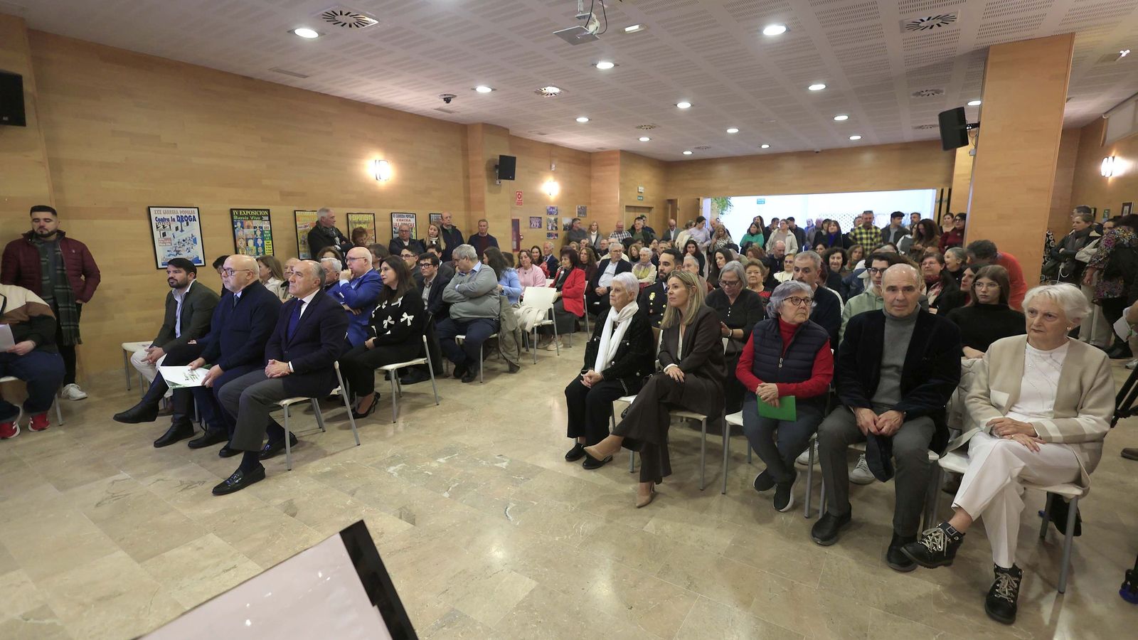 El público reunido en el Centro Documental José Luis Cano. 